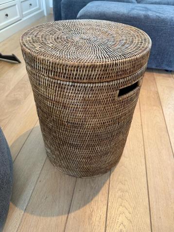 Prachtige rattan rieten mand met deksel in perfecte staat beschikbaar voor biedingen