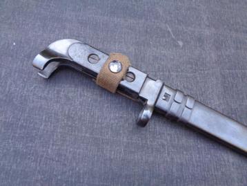 AK 47 bajonet vroege type , met schede beschikbaar voor biedingen