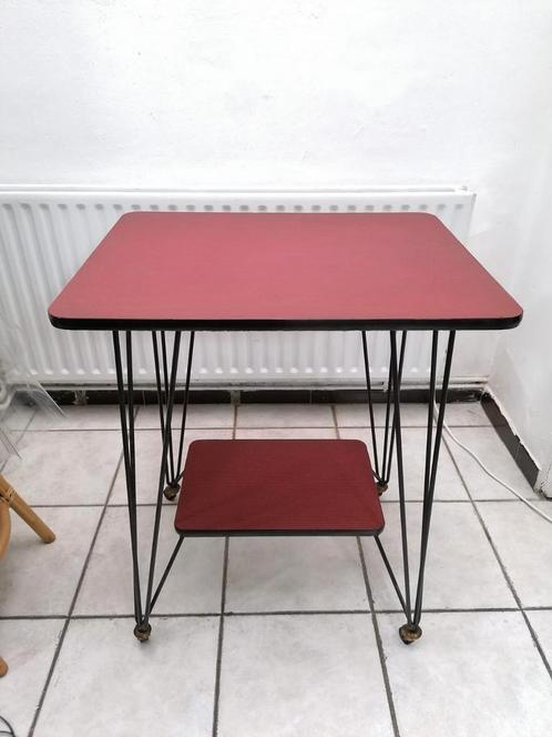 Desserte Vintage table sur roulette formica rouge, Maison & Meubles, Tables | Tables d'appoint, Utilisé, Enlèvement ou Envoi