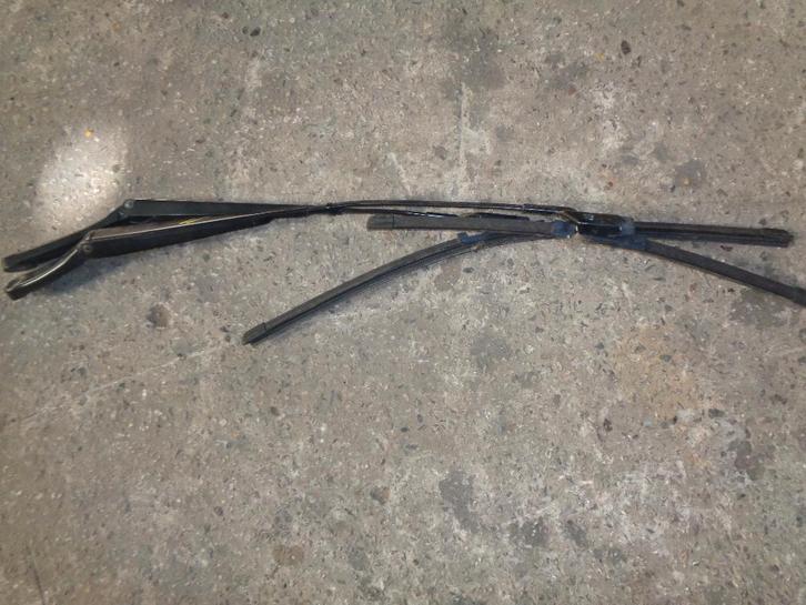 A vendre balai d'essuis-glace VW Golf 6, Autos : Pièces & Accessoires, Autres pièces automobiles, Volkswagen, Utilisé, Enlèvement