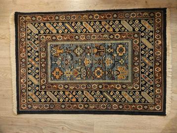 Traditionele decoratieve tapijt/mat beschikbaar voor biedingen