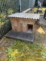 Dubbelwandig en geïsoleerd hondenhok met terras., 110 cm of meer, Gebruikt, Hondenhok, 65 tot 100 cm