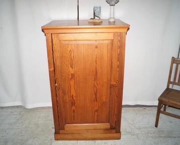 Grote antieke boerenkast in pitchpine H 140 B 86 D 63 beschikbaar voor biedingen