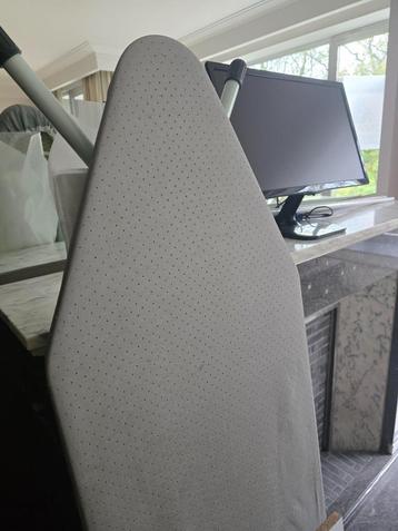 strijkplank beschikbaar voor biedingen