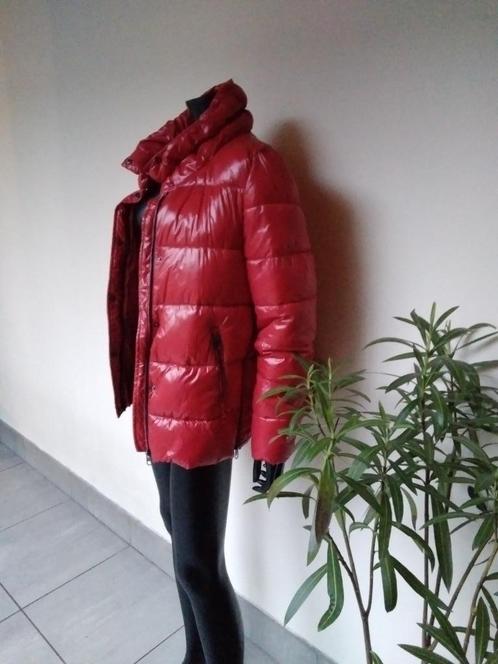 Mooie rode damesjas, Kleding | Dames, Jassen | Zomer, Zo goed als nieuw, Maat 38/40 (M), Rood, Verzenden