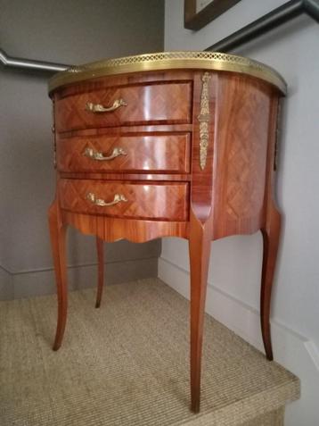 Vintage sierlijk ladenkastje   Mid-Century   In mooie staat beschikbaar voor biedingen