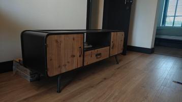Dressoir beschikbaar voor biedingen