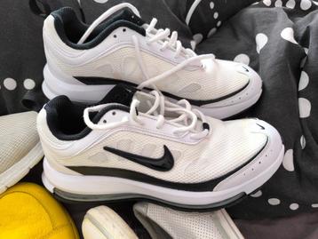 6 paires de baskets dame en 41  beschikbaar voor biedingen