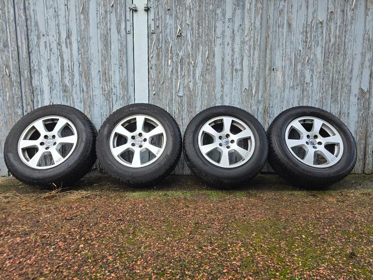 17'' VOLVO XC60 velgen (segin) + winterbanden 235 65r17 M+S, Auto-onderdelen, Banden en Velgen, Banden en Velgen, Winterbanden