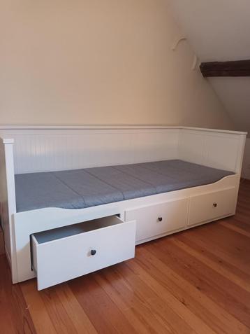 Vends lit-banquette IKEA beschikbaar voor biedingen