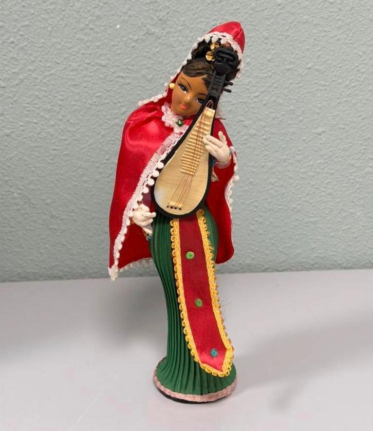 Chinese prinsessenpop die pipa bespeelt fluit pop chinees, Verzamelen, Poppetjes en Figuurtjes, Zo goed als nieuw, Ophalen of Verzenden