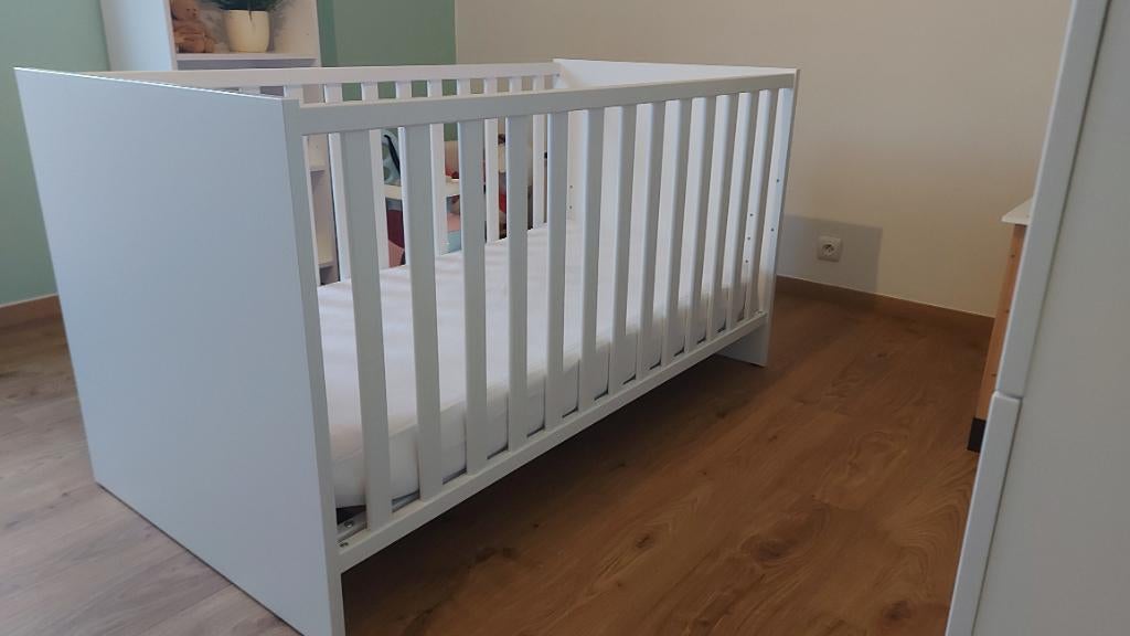 LIT BÉBÉ A BARREAUX VITO MIRA BLANC 70X140CM, Enfants & Bébés, Chambre d'enfant | Lits, Utilisé, 140 à 160 cm, 70 à 85 cm, Sommier à lattes