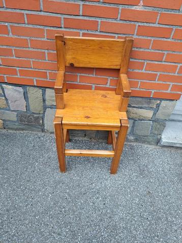 Zeer stevige en praktische kinderstoel van voor 1996! beschikbaar voor biedingen