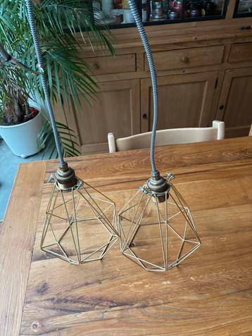 Lamp van goudkleurig metaal beschikbaar voor biedingen