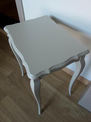 Bijzettafeltje elegant & landelijk !  beschikbaar voor biedingen
