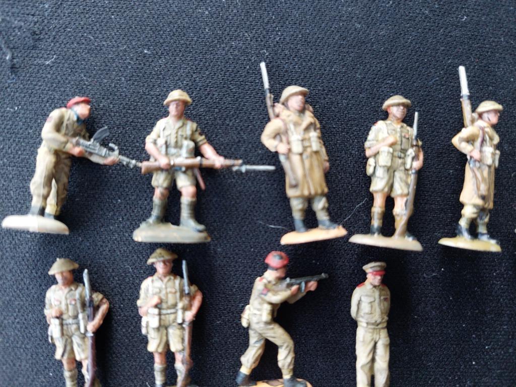 Lot De 2 Figurines En Résine Soldats Britanniques 8e Armée WW2 - Échelle 1:35 - Non Peintes - Neuf