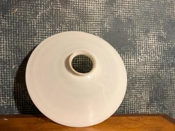 OUDE CONISCHE BOEREN LAMP IN MELKGLAS. beschikbaar voor biedingen