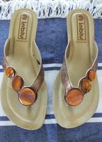 Inblu : comfortabel goud beige bruin teenslippers mt 39, Slippers, Bruin, Ophalen of Verzenden, Zo goed als nieuw