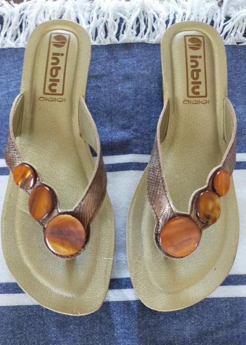 Inblu : comfortabel goud beige bruin teenslippers mt 39, Kleding | Dames, Schoenen, Zo goed als nieuw, Slippers, Bruin, Ophalen of Verzenden