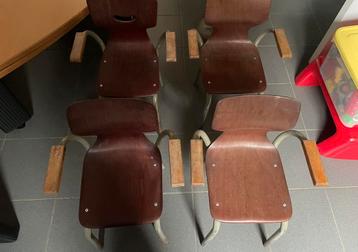 Leuke kinderstoeltjes beschikbaar voor biedingen