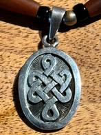 Indiaanse ketting met zilveren Celtische infinity hanger ., Met hanger, Ophalen of Verzenden, Zo goed als nieuw, Zilver