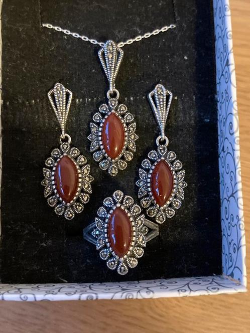 Prachtige zilveren carneool setje, Handtassen en Accessoires, Oorbellen, Nieuw, Knopjes of Stekers, Zilver, Rood, Met edelsteen