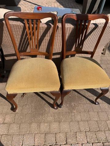 4 antieke stoelen beschikbaar voor biedingen