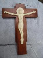 croix avec jésus en tissu blanc (NO IVORY), Antiquités & Art, Enlèvement ou Envoi
