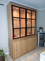 Vitrine deux corps, Enlèvement, Teck