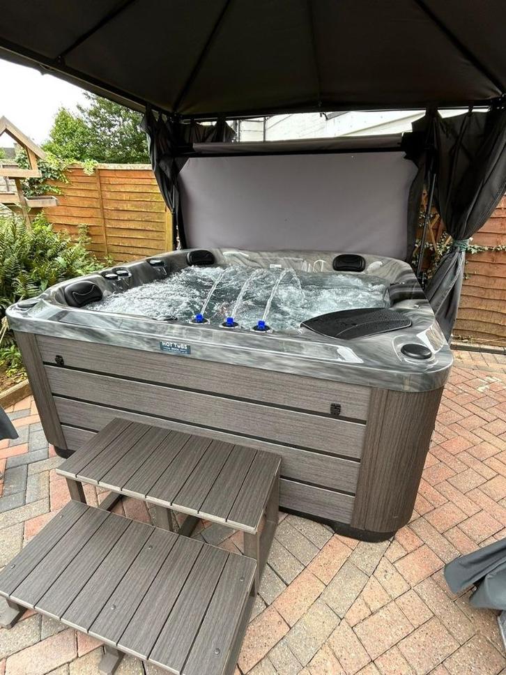 Compacte jacuzzi voor 5 personen met Shiatsu-hydromassage, Sport en Fitness, Massageproducten, Nieuw, Ophalen of Verzenden