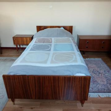 Slaapkamer met 1 persoonsbed beschikbaar voor biedingen