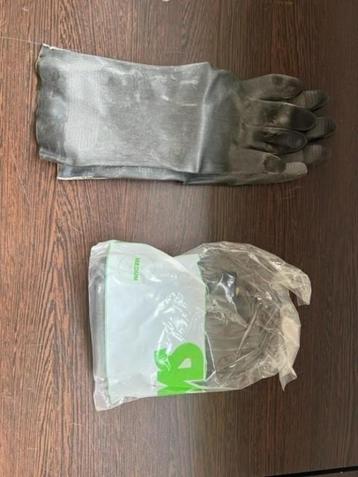 2084. Waterdichte handschoenen / werkhandschoenen beschikbaar voor biedingen