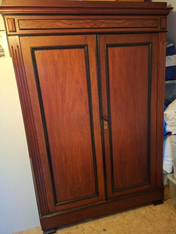 Antieke kast in massief hout, Antiek en Kunst, Antiek | Meubels | Kasten, Ophalen