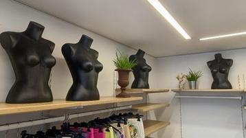 Bustes/ torso's dames zwart  beschikbaar voor biedingen