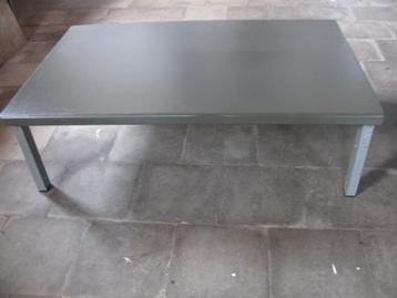 Salontafel van oud metalen bureau, vintage, loft, industrie, beschikbaar voor biedingen