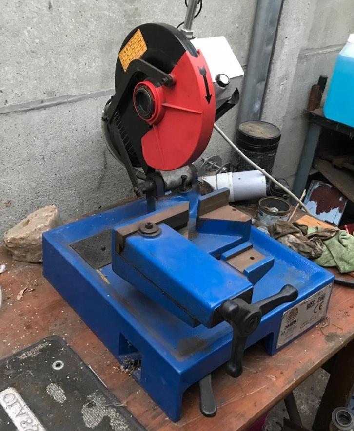 Omes Mec 250 ijzerzaagmachine in goede staat (220 volt), Doe-het-zelf en Bouw, Gereedschap | Zaagmachines, Afkortzaag, 600 tot 1200 watt