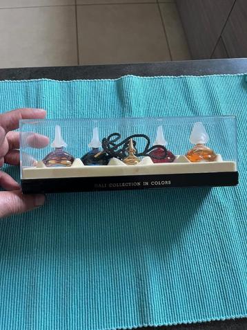 Collection de miniatures Dali avec pendentif en parfait état