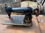 Antiek naaimachine met tafel, Antiquités & Art, Antiquités | Machines à coudre, Enlèvement