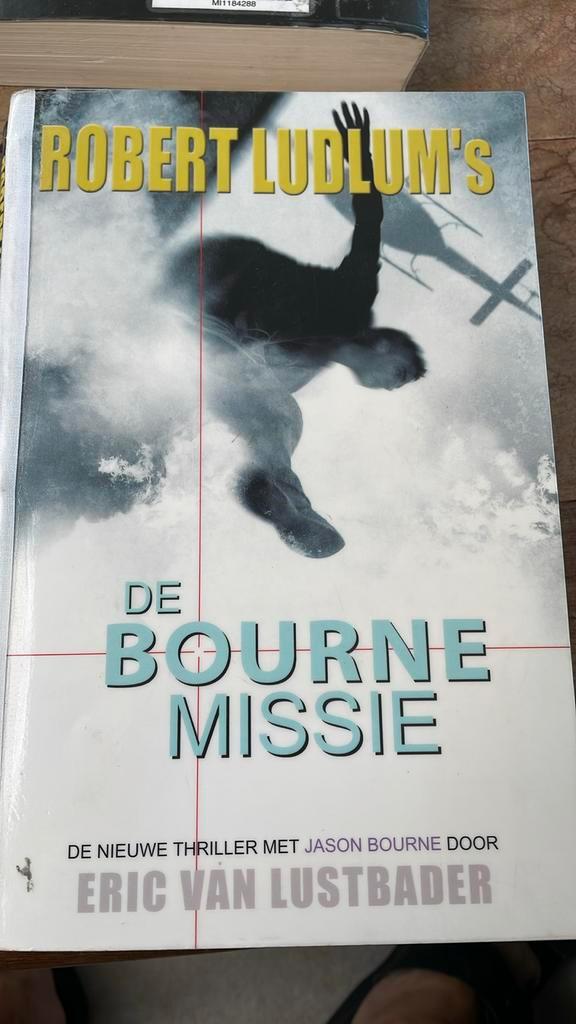 Robert Ludlum - De Bourne Missie, Boeken, Thrillers, Gelezen, Ophalen of Verzenden
