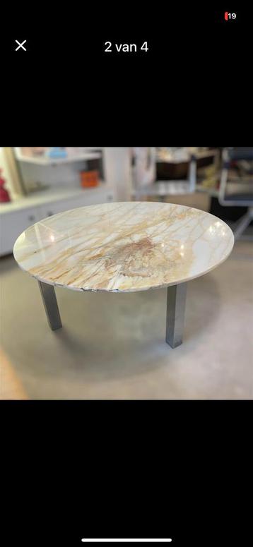 marmeren salontafel beschikbaar voor biedingen