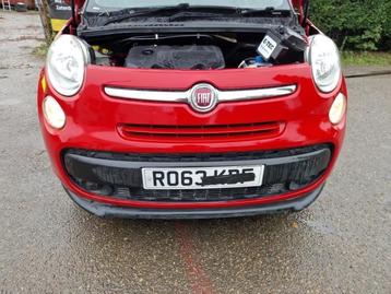 Voorbumper van een Fiat 500L (111/A) beschikbaar voor biedingen
