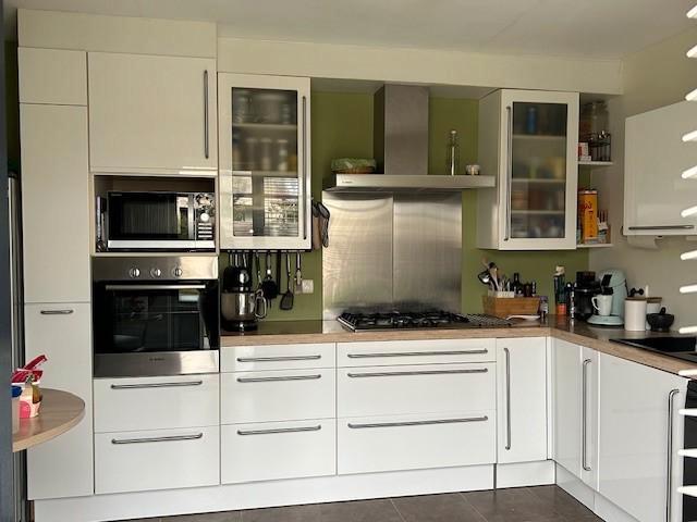 Cuisine équipée, Maison & Meubles, Cuisine | Cuisines complètes, Utilisé, Cuisine d'angle, Blanc, Autres matériaux, Brillant ou Laqué