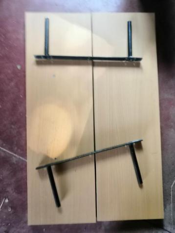 Set van twee mooie, stevige wandplanken / boekenplanken beschikbaar voor biedingen