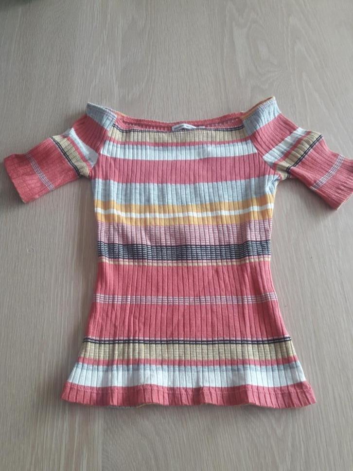 T-shirt BSKGirl S Bershka, Kleding | Dames, T-shirts, Zo goed als nieuw, Maat 36 (S), Overige kleuren, Korte mouw, Ophalen of Verzenden