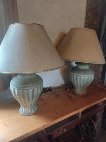 Lot de 2 lampes de table disponible aux enchères