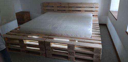 lit 2m sur 2m, Huis en Inrichting, Slaapkamer | Bedden, Zo goed als nieuw, Tweepersoons, Overige maten, Overige maten, Hout, Beige