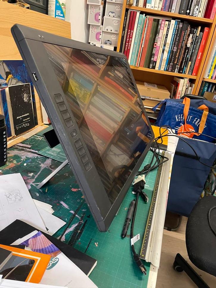 Wacom cintiq 22” HD, Informatique & Logiciels, Tablettes graphiques, Utilisé, Filaire, Enlèvement