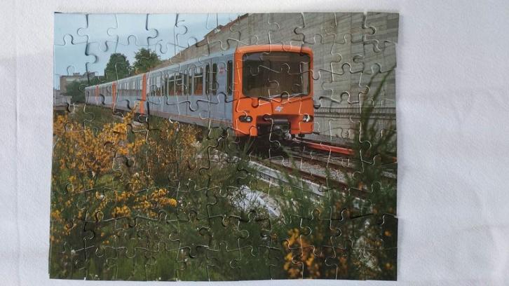 Puzzel - Brusselse MIVB metro - wagen type M1/ n106, Verzamelen, Spoorwegen en Tram, Zo goed als nieuw, Bus of Metro, Overige typen