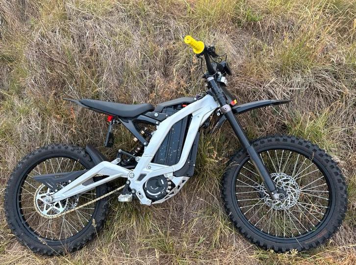 Surron light bee 2250km, Fietsen en Brommers, Brommers | Crossbrommers, Zo goed als nieuw, Overige merken, Ophalen