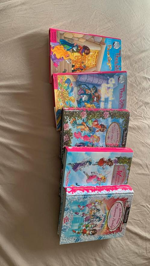 Thea Stilton - Het bevroren paradijs en nog 4 andere, Boeken, Kinderboeken | Jeugd | onder 10 jaar, Zo goed als nieuw, Ophalen of Verzenden